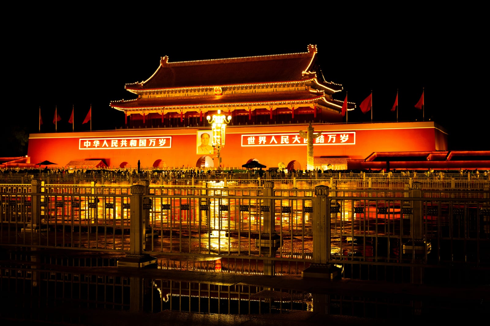 夜间灯光下的天安门城楼